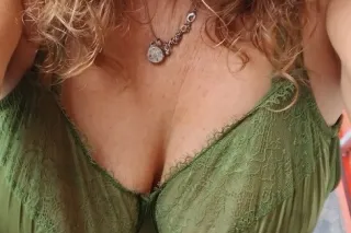 Roses are Red I Give the Best Head - Image 10